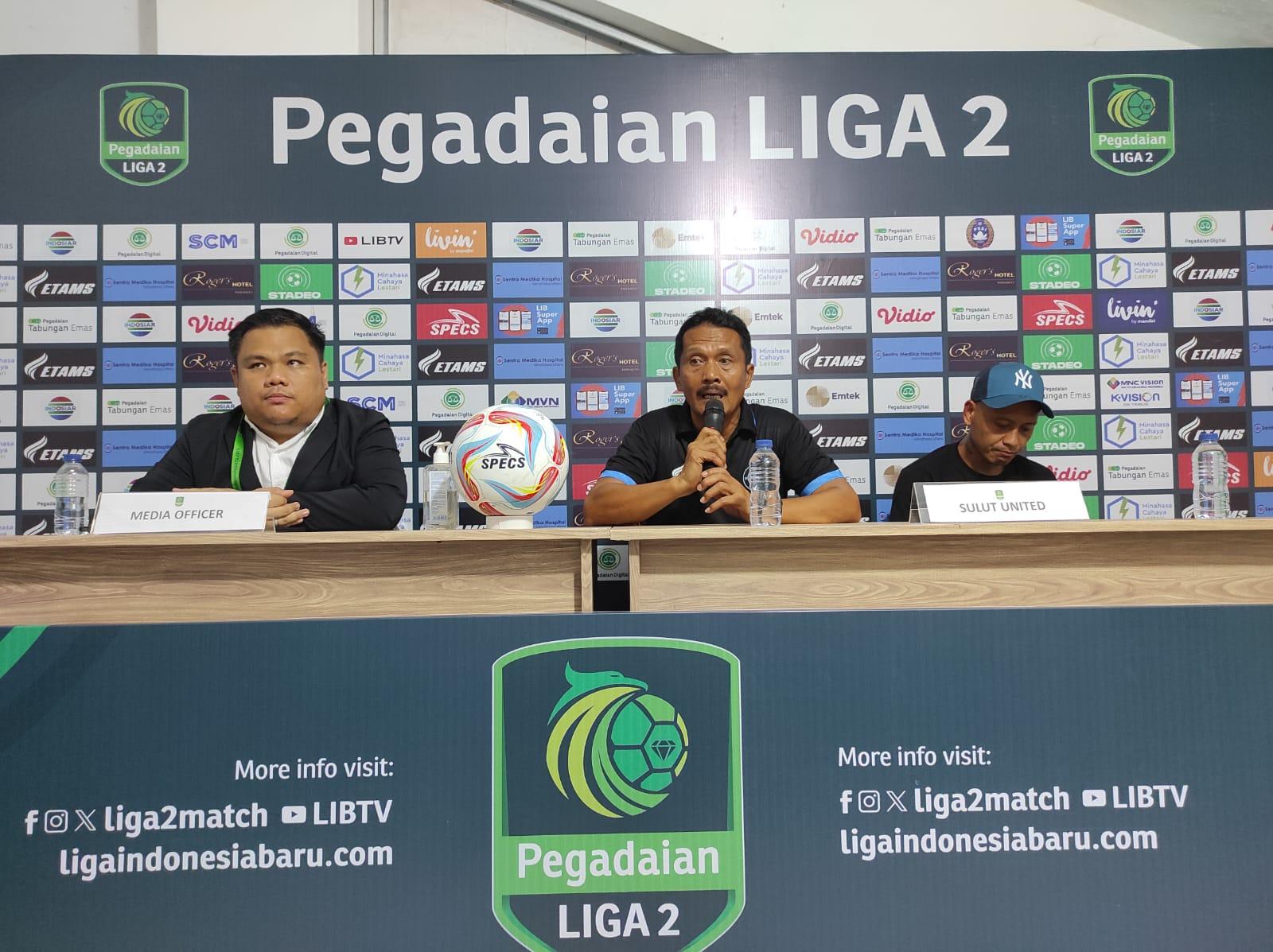 Pelatih-Sulut-United-Jaya-Hartono-dan-Kapten-Dirga-Lasut-usai-laga-melawan-PSBS-Biak-di-Stadion.jpg