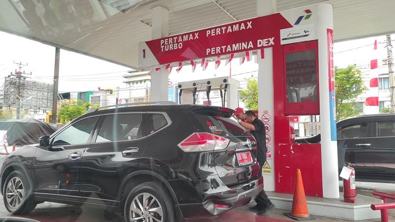 Pelayanan-pengisian-Pertamax-di-sebuah-SPBU-di-Kota-Manado-belum-lama-ini-hfhfghfghfgh.jpg