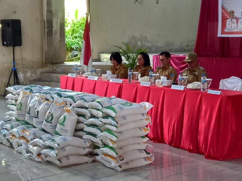 Pemerintah-Kabupaten-Minahasa-Utara-Minut-menyalurkan-beras-cadangan.jpg