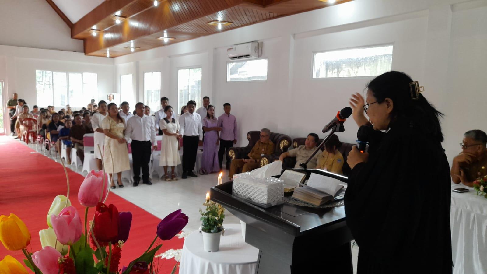 Pemprov-Sulut-gelar-nikah-massal-untuk-pengungsi-dua-desa-di-gunung-ruang.jpg