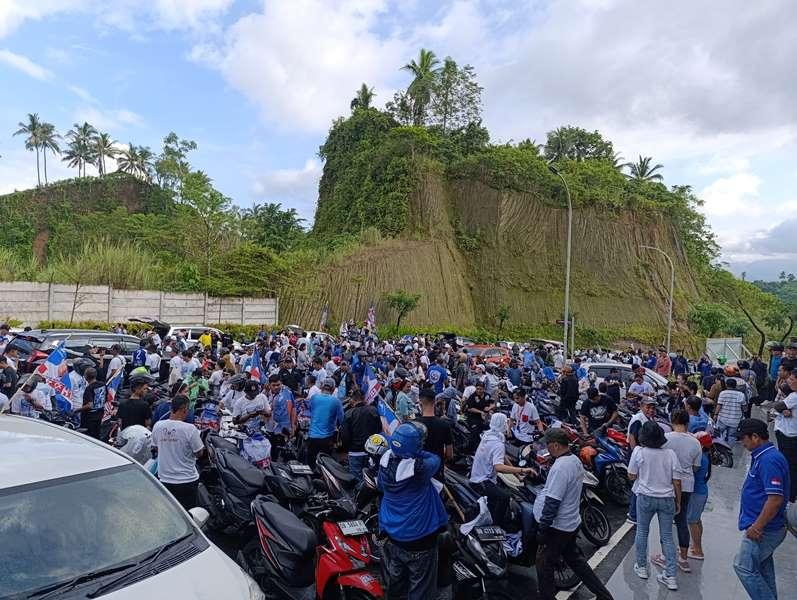 H+1 Pilkada, Pendukung E2L-HJP Padati Kediaman Elly Lasut, Sebagian Gelar Konvoi di Manado