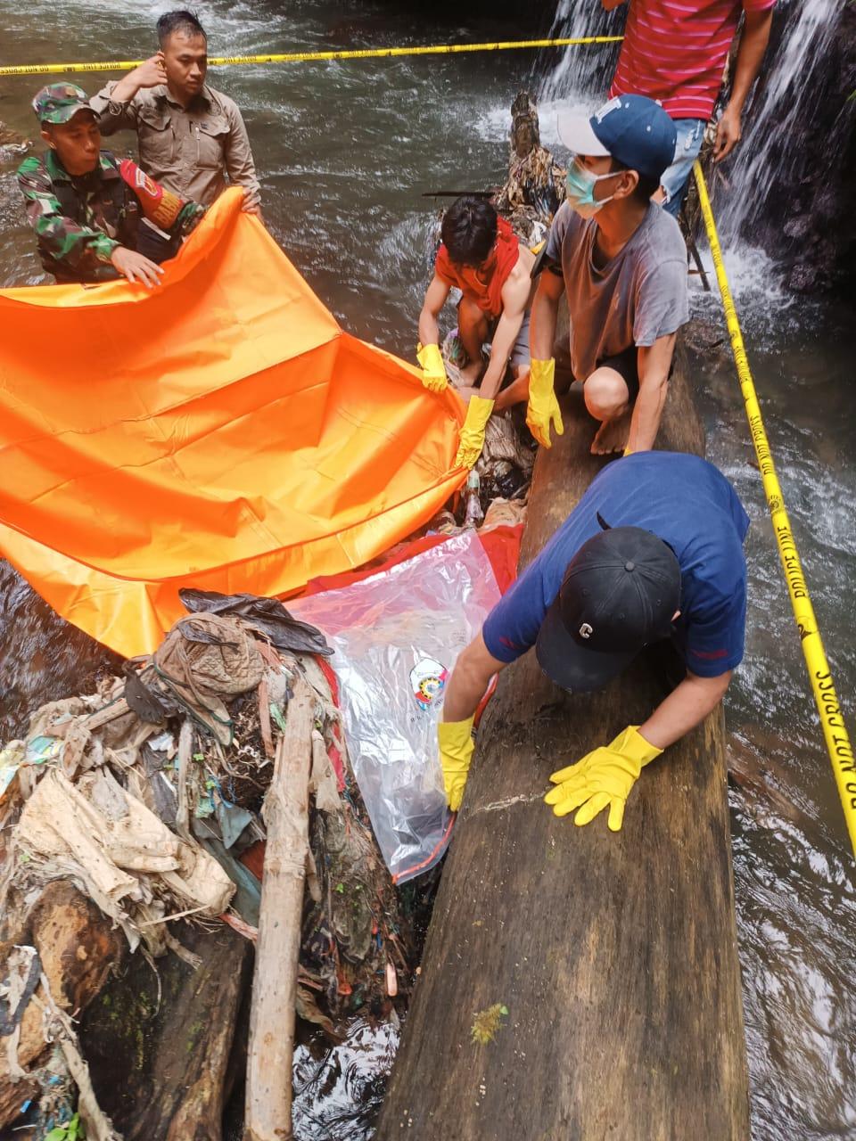 Penemuan-Mayat-di-Tempat-Wisata-Air-Terjun-Tekaan-hjhfgju8907kkk.jpg