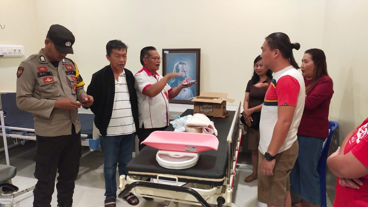 BREAKING NEWS: Penemuan Bayi Perempuan di Tomohon, Diisi dalam Kardus di Atas Kap Mobil