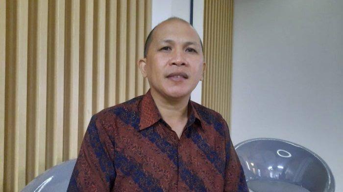 Pengamat-Politik-Sulawesi-Utara-Alfons-Kimbal-PDIP-Konsolidasi-Internal-Dulu-Baru-Tentukan-Capres.jpg