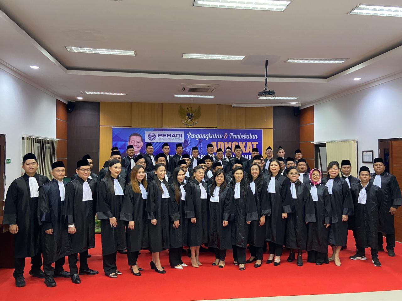 Pengangkatan-dan-pembekalan-para-Advokat89iol.jpg
