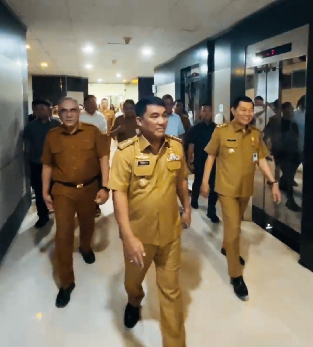 Yulius Selvanus Cek Kebersihan Toilet hingga APAR di Lantai 1 Kantor Gubernur Sulawesi Utara