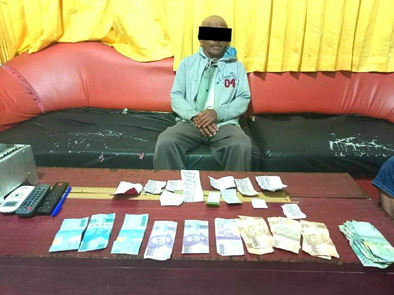 Pengedar-judi-toto-gelap-toge-berinisial-DM-alias-Djon-67-warga-Kelurahan-Upai.jpg