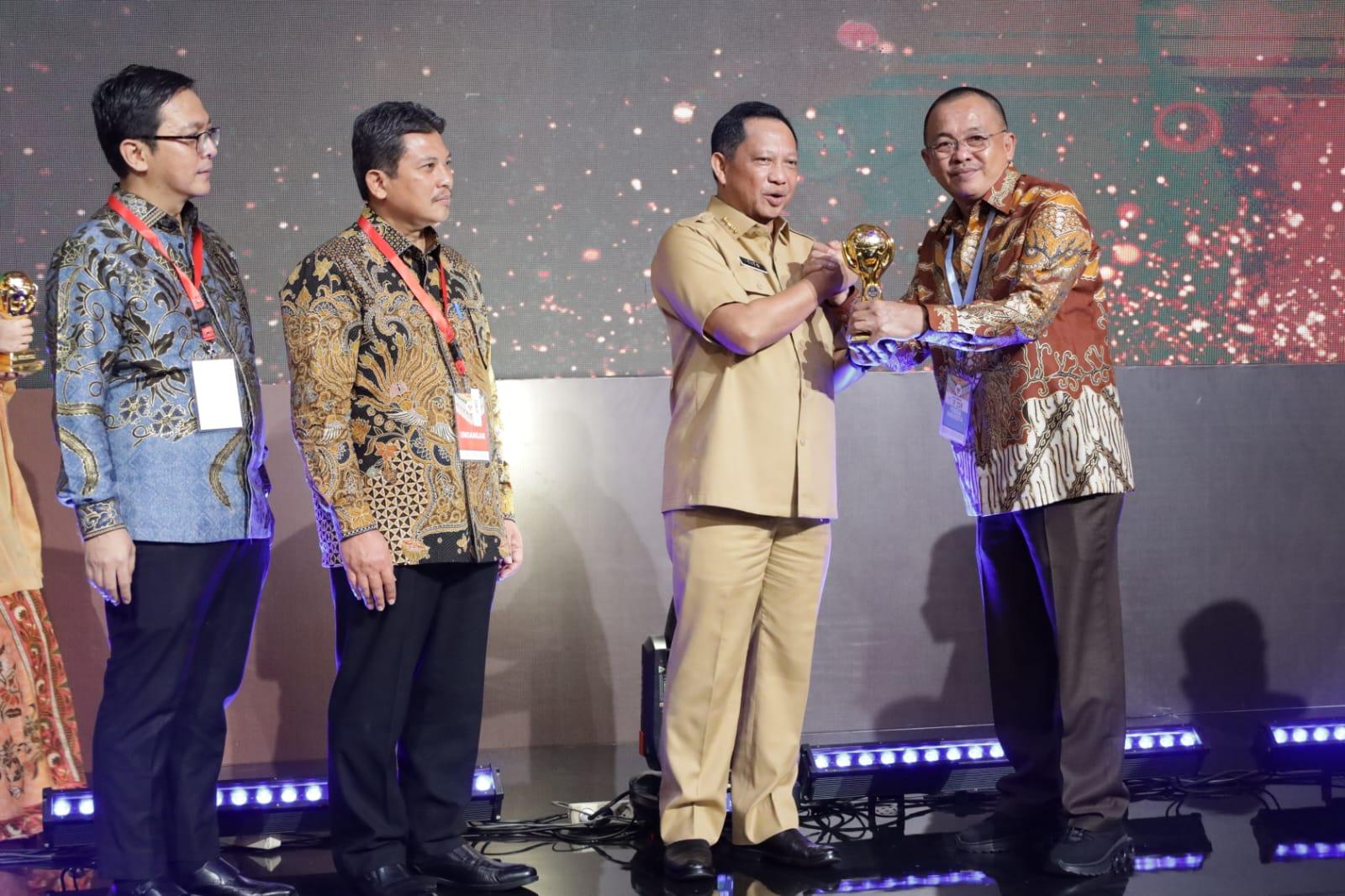 Pemkot Tomohon Sulawesi Utara Sabet Penghargaan Universal Health Coverage