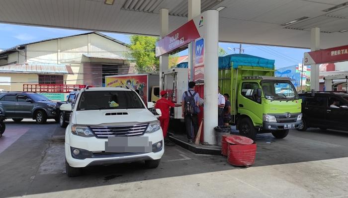 Pengisian-solar-subsidi-di-sebuah-SPBU-di-Kota-Manado-fdhfgjhgff.jpg
