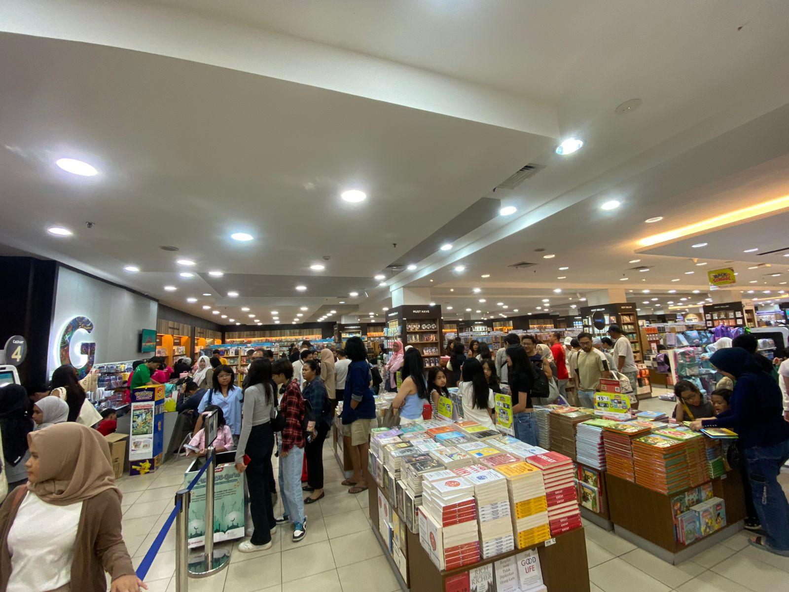 Pengunjung-Gramedia-memasuki-Tahun-Ajaran-Baru-4-56.jpg