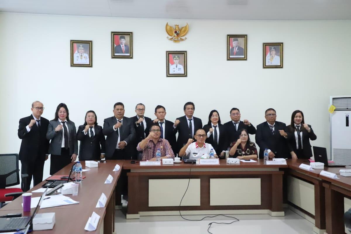 Penjabat-Bupati-Minahasa-Tenggara-Mitra-Ronald-Sorongan-membuka-pelaksanaan-Uji-Kompetensi90.jpg
