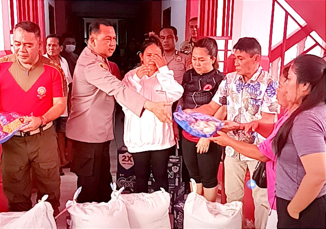 Penyaluran-Bantuan-Kepada-128-KK-Korban-Bencana-Pantai-Amurang-Berlangsung-Tertibghdfhdfh.jpg