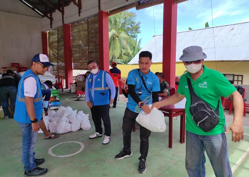 Penyerahan-bantuan-PLN-Peduli-untuk-korban-erupsi-Gunung-Ruang-6t54.jpg