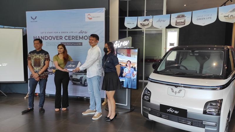 Testimoni Konsumen Pertama Mobil Listrik Wuling Air EV di Sulawesi Utara