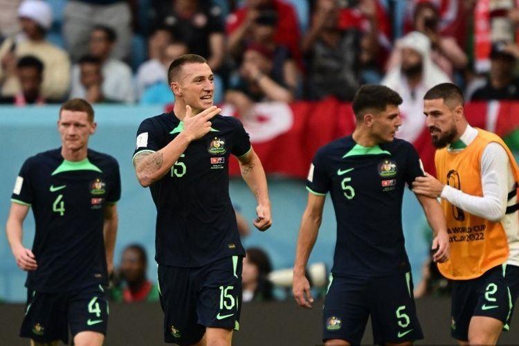 Penyerang-Australia-Mitchell-Duke-merayakan-gol-pertama-timnya-pada-laga-Grup-D-Piala-Dunia-2022.jpg