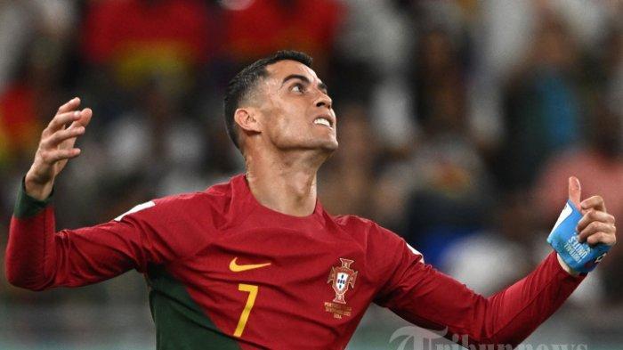 Penyerang-Portugal-Cristiano-Ronaldo-bereaksi-selama-pertandingan-sepak-bola-Grup-H-Piala-Dunia-2022.jpg