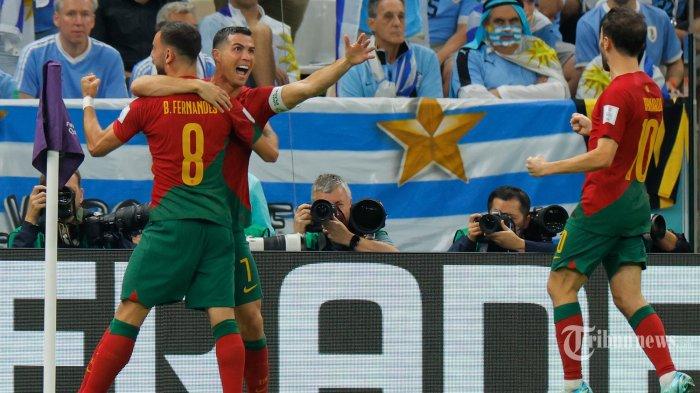 Penyerang-Portugal-Cristiano-Ronaldo-merayakan-dengan-gelandang-Portugal-Bruno-Fernandes.jpg