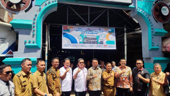 Jarod Direvitalisasi dan 10 Pelaku UMKM Dapat KUR dari BSI, Dirut Perumda Pasar Sebut Berkat Tuhan