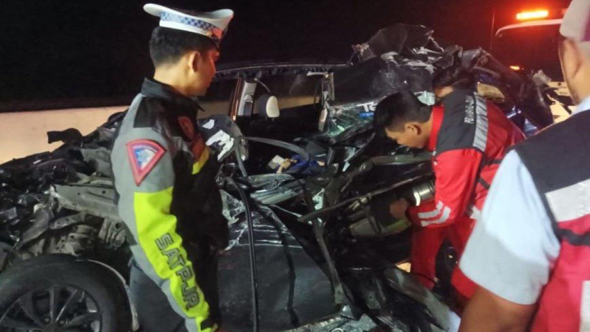 Kecelakaan Maut Pukul 02.30 WIB, Seorang Pemudik Tewas, Mobil Tabrak Belakang Truk Tronton di Tol