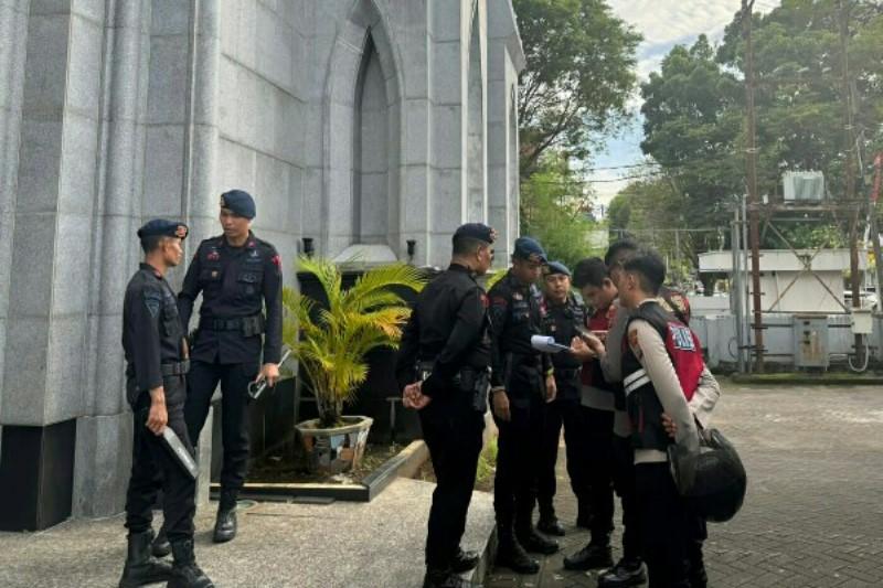 Polisi-lakukan-pengamanan-pada-perayaan-Natal-di-Kota-Manado-Sulawesi-Utara89o9.jpg