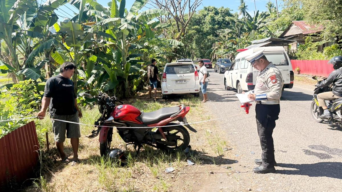 Polisi-saat-melakukan-olah-TKP-lokasi-kecelakaan-di-Bolmong.jpg