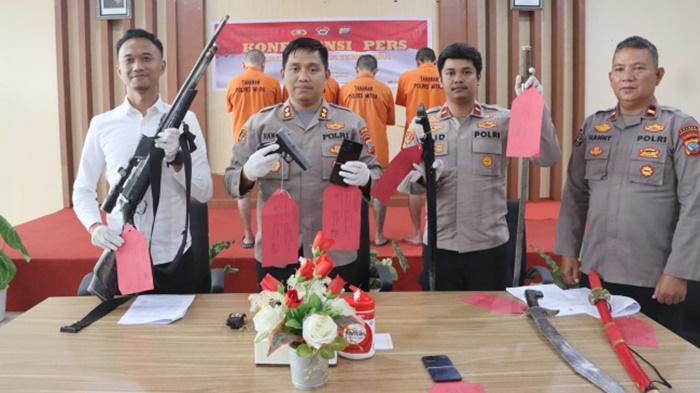 Polres-Miahasa-Tenggara-Mitra-menangkap-empat-orang-pelaku-pencurian-dan-penganiayaan.jpg