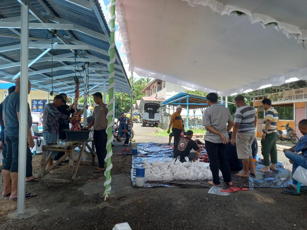 Polres Minut Sembelih Lima Ekor Sapi di Hari Raya Idul Adha, Diberikan ke Masjid dan Ponpes