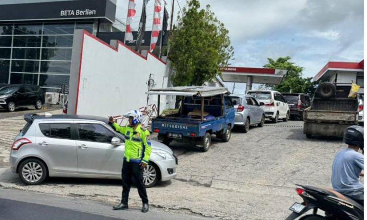 Satlantas Polresta Manado Terjunkan Personil di SPBU Sulut, Antisipasi Antrean Panjang Pengisian BBM