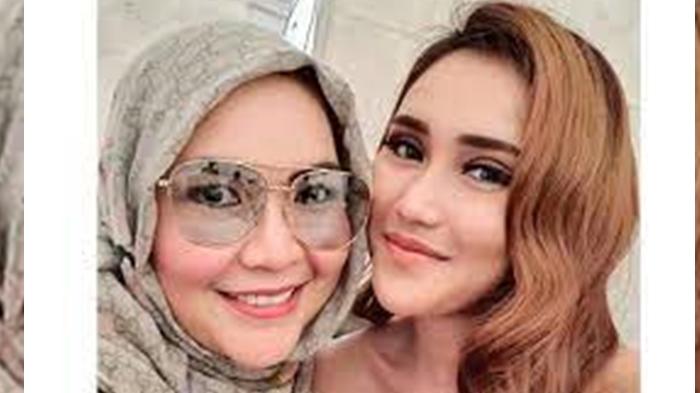 Doa Ayu Ting Ting Untuk Umi Kalsum, sang Ibu Rayakan Ulang Tahun ke-50