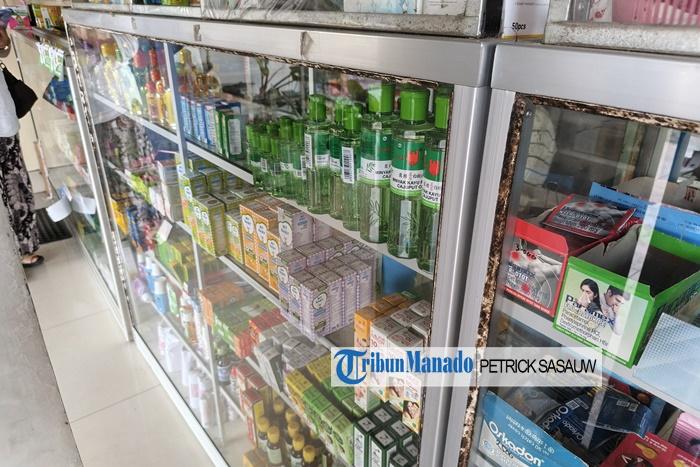 Potret-obat-obatan-yang-di-jual-di-Apotek-Kota-Tomohon-Sulawesi-Utara-Senin-17112025-asdg.jpg