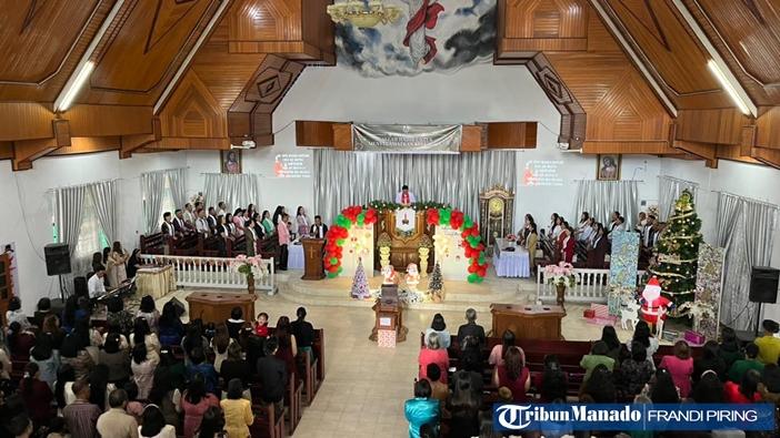 Potret-suasana-ibadah-Natal-ke-2-Jemaat-GMIBM-Imanuel-Sinsingon-Bolmong-Sulut-Jumat-26122025.jpg
