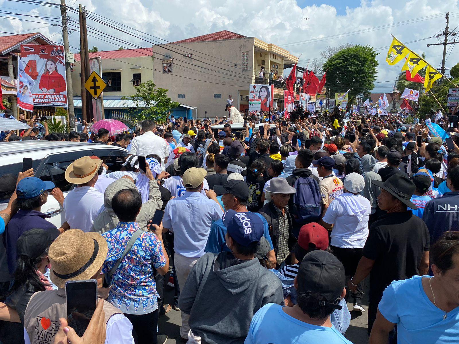 Prabowo-disambut-warga-Langowan-Minahasa-Senin-522024gjgfhgfh.jpg