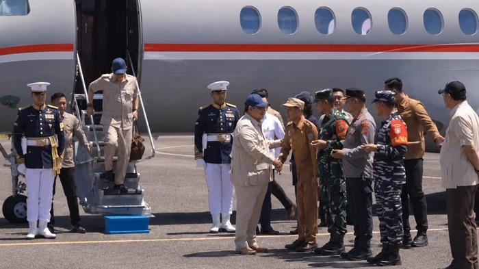 Presiden-RI-Prabowo-Subianto-saat-tiba-di-Pulau-Miangas-Talaud-Sulut-Sabtu-952026.jpg