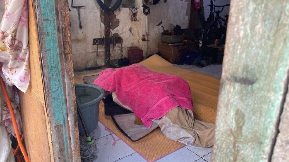 Pria-dengan-berat-100-kg-ditemukan-tak-bernyawa-di-sebuah-rumah-kontrakan.jpg