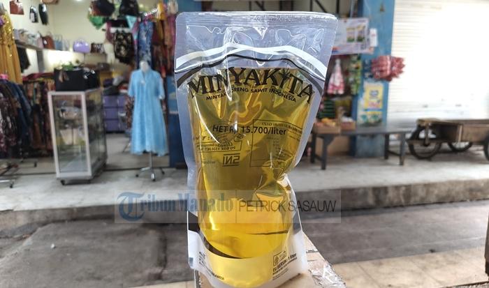 Produk-Minyakita-yang-diperdagangkan-di-Pasar-Karombasan-Manado.jpg