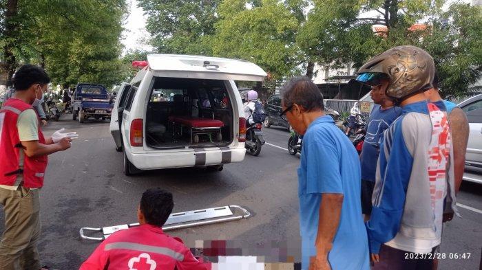 Kecelakaan Maut, Kakek Tewas Saat Antar Cucu ke Sekolah, Motor Tabrak Mobil Pikap yang Mau Belok