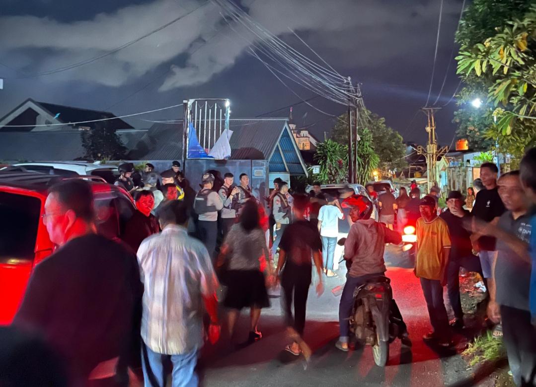 Puluhan-anggota-polisi-jaga-lokasi-rumah-duka-di-dfjfyrc.jpg