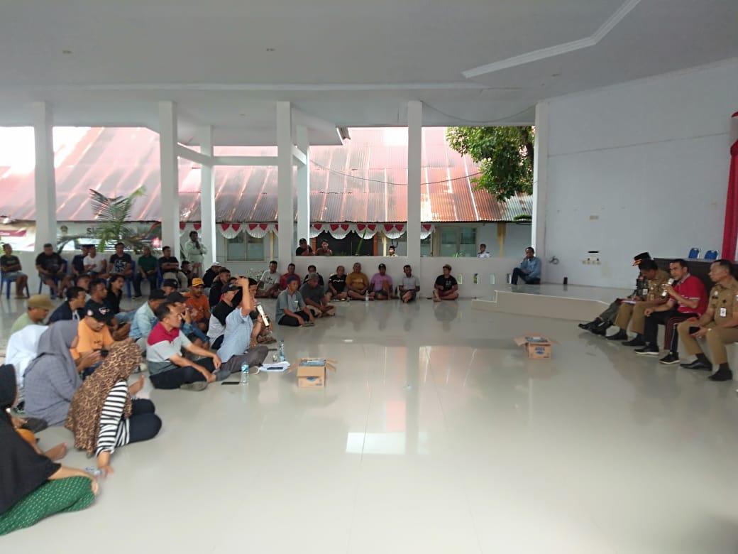 BREAKING NEWS : Pedagang Ikan Pasar Genggulang dan Poyowa  Protes di Kantor Wali Kota Kotamobagu