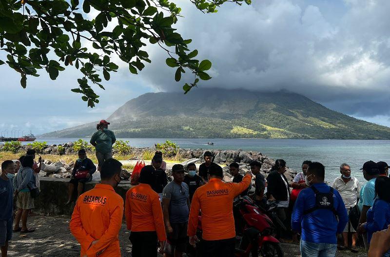 Puluhan-personel-gabungan-bersiaga-di-lokasi-bencana-erupsi-Gunung-Api-Ruang8.jpg