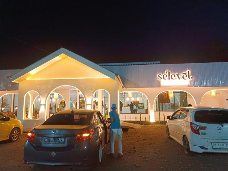 Selevel Resto and Cafe Kotamobagu, Tempat Makan Enak dan Instagramable