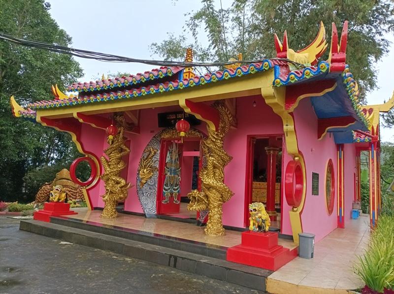 Ramalan-Ciam-Si-dan-Lempar-Koin-Keberuntungan-ke-Kolam-Yuk-Berwisata-ke-Vihara-Buddhayana-Tomohon6.jpg