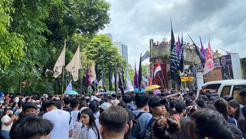 Ribuan-Remaja-GMIM-Padati-Stadion-Klabat-Manado-Sulawesihgh.jpg