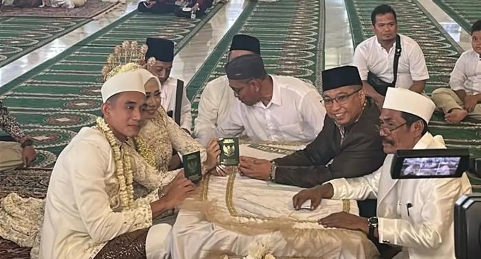 Rizky Ridho Sah Menikah dengan Sandy Aulia, Prosesi Akad di Masjid Al ...