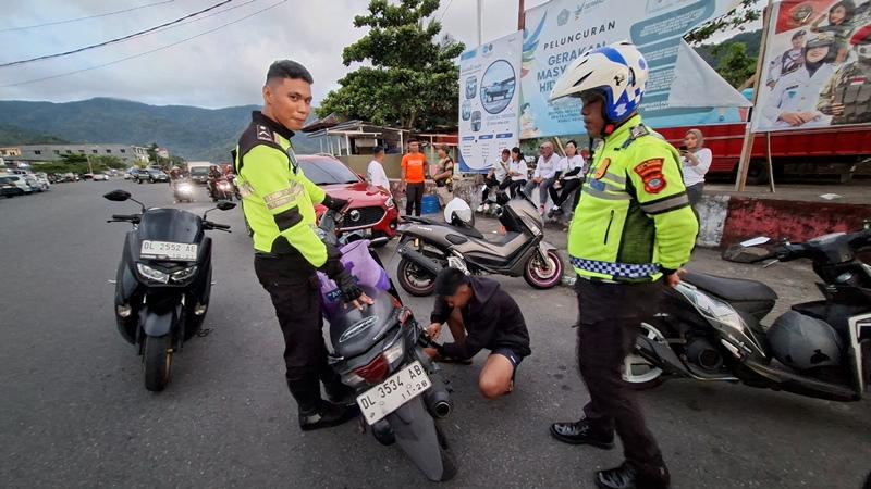 SANGIHE-Petugas-Satlantas-Polres-Sangihe-saat-menggelar-operasi-huntingLO.jpg
