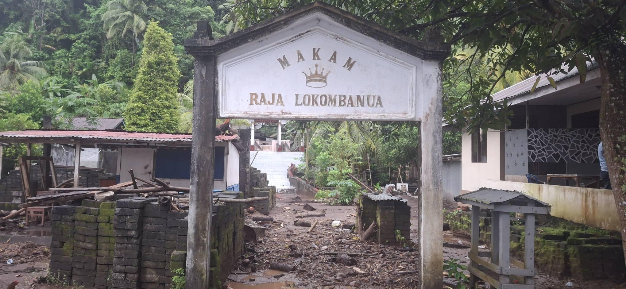 SIAU-Makam-Raja-Siau-Pertama-Datu-Lokombanua-di-Paseng8989.jpg