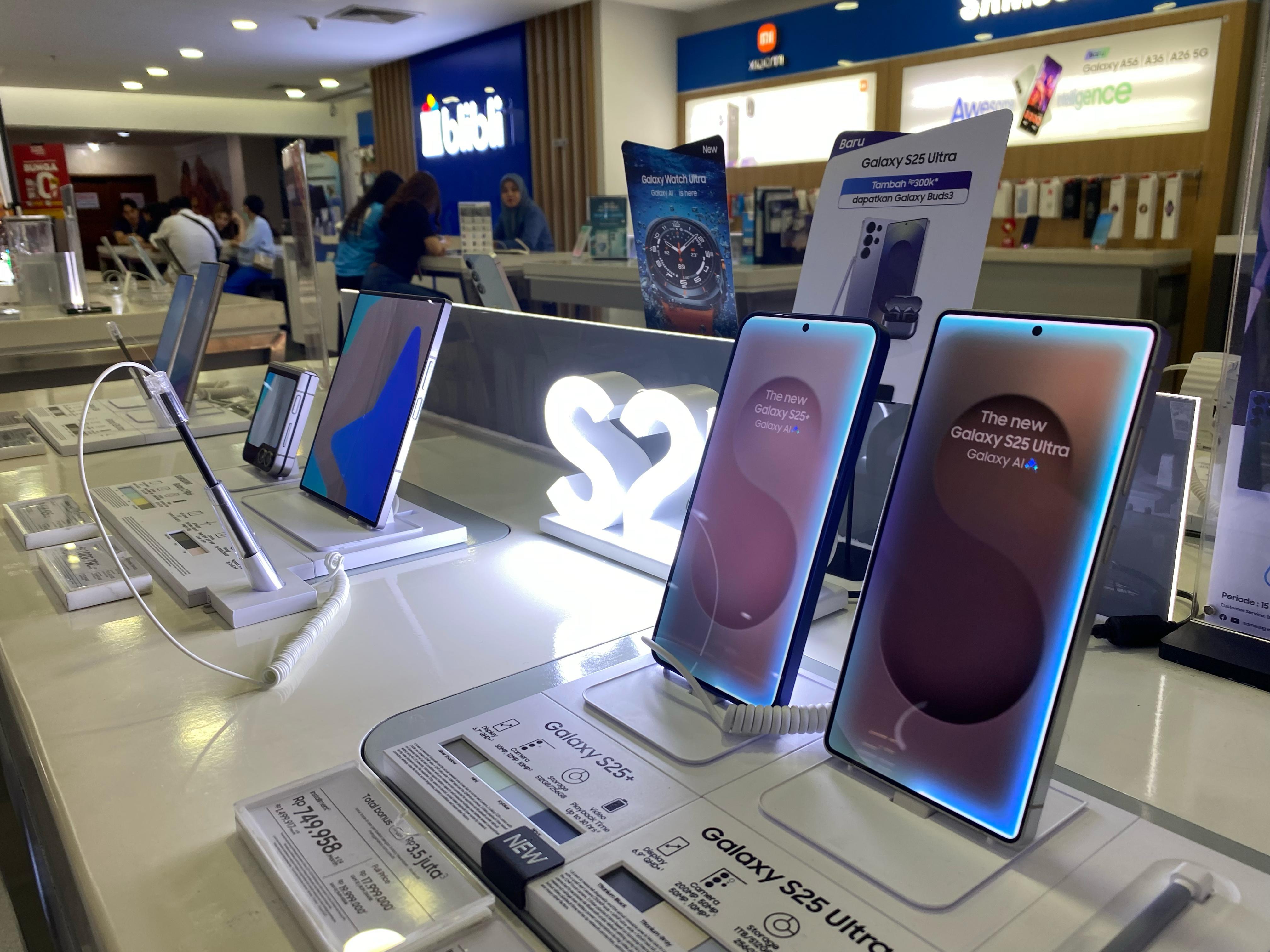 SMARTPHONE-Potret-Smartphone-di-Megamall-Kawasan-Megamas-Kota-Manado-Sulawesi-Utaralo0.jpg
