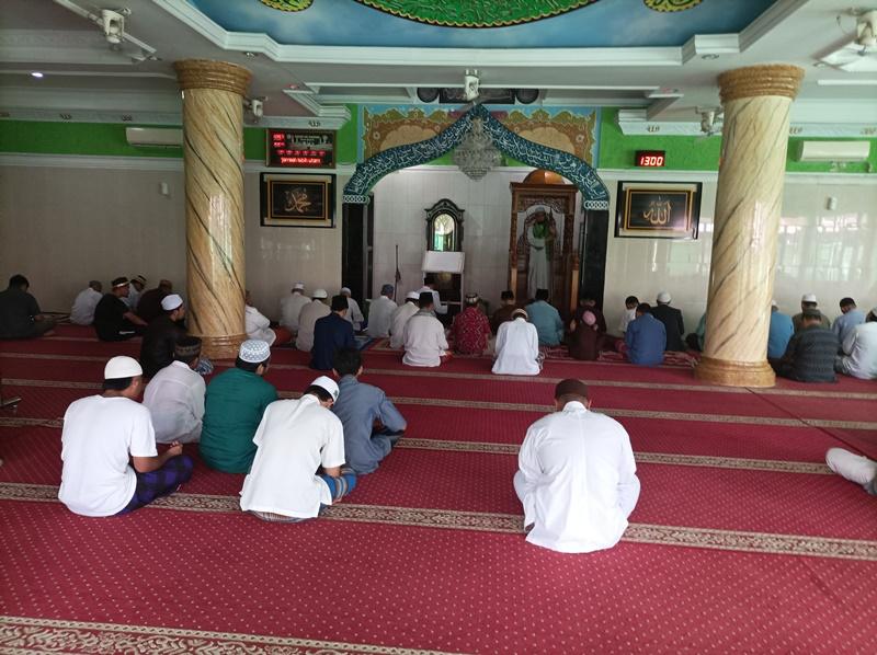 Salat-gerhana-di-Masjid-Ar-Rahmah-Banjer-Manado-Sulawesi-Utara-Kamis-2042023.jpg