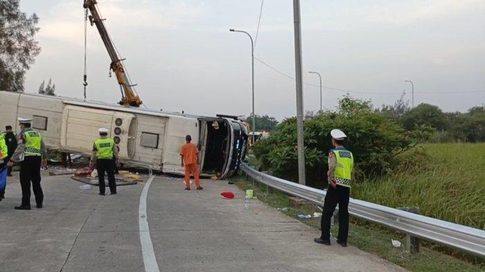 Satu-unit-bus-mengalami-kecelakaan-maut-di-Tol-Cipali.jpg
