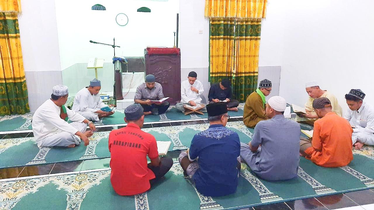 Wujud Kebersamaan, Petugas dan Warga Binaan Muslim Lapas Tondano Minahasa Sholat Tarawih Berjemaah