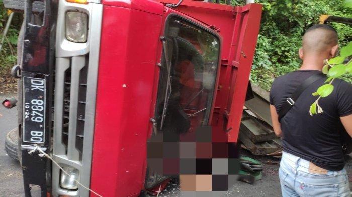 Kecelakaan Maut Pukul 16.30 WITA, Satu Orang Tewas, Truk Terguling di Tanjakan Goa Gong Jimbaran